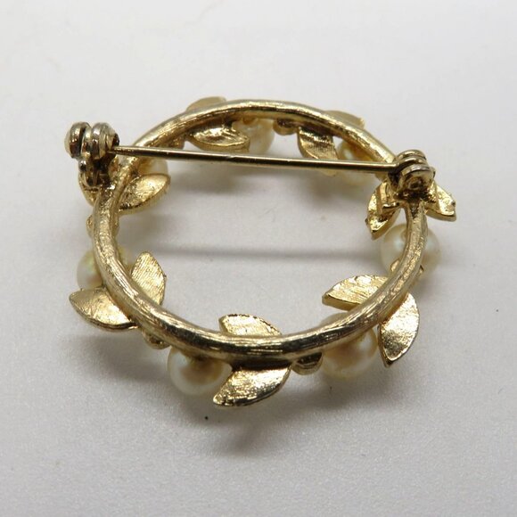 Vintage Brooch Gold Tone Leaf Imitation Pearl Wreath 1.25" Pin - Picture 9 of 11